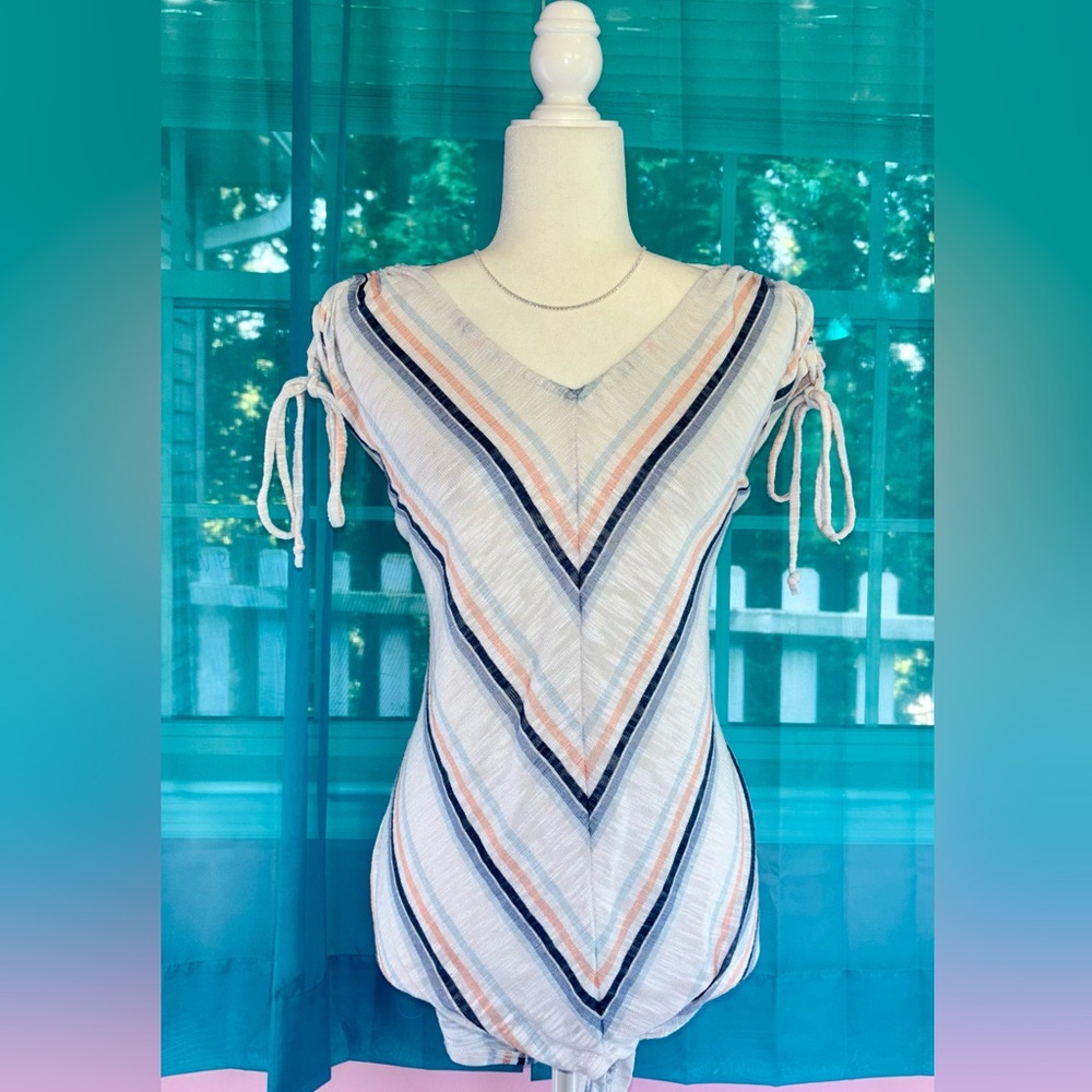 Cato Est. 1947 Plus Size 22/24W Striped V-Neck Ruched Shoulder Tunic Top - Picture 2 of 6